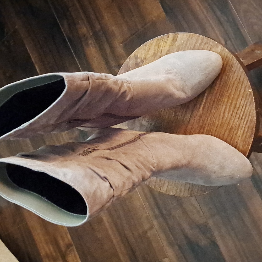 NINE WEST SEUDE BOOTS SIZE 8